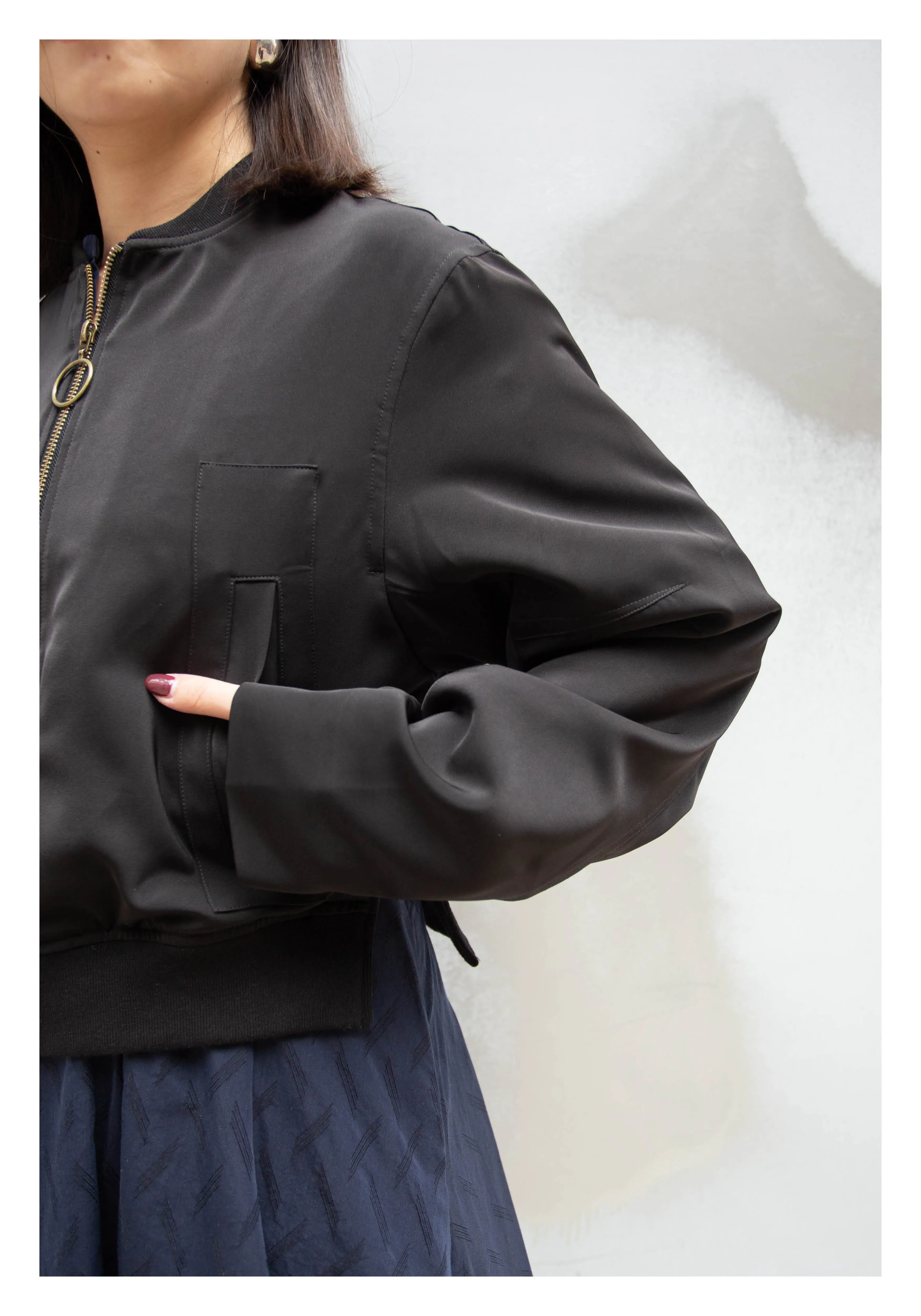 Cropped Slit Bomber Jacket Black