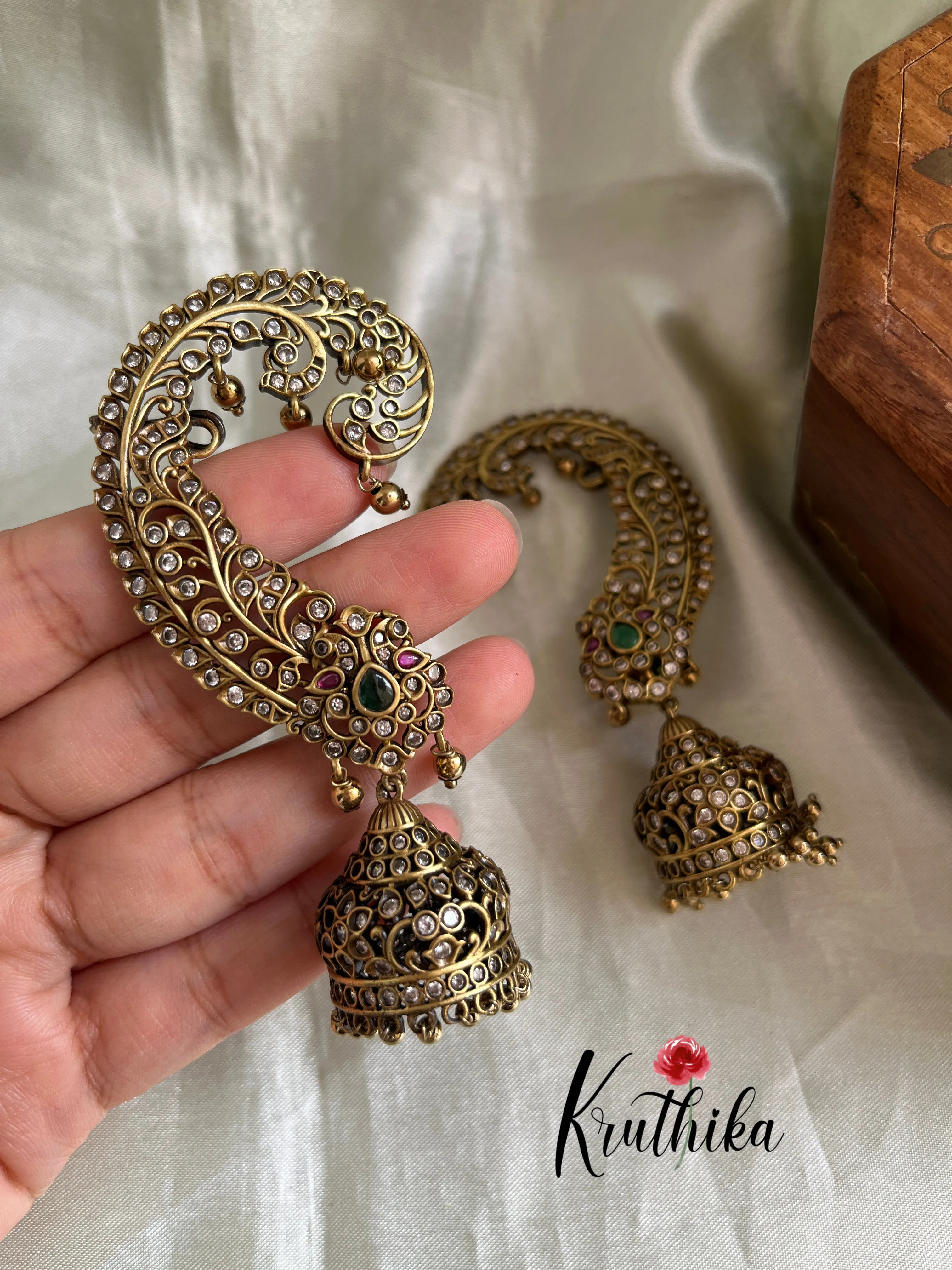 Trendy Cutwork Jhumka E296