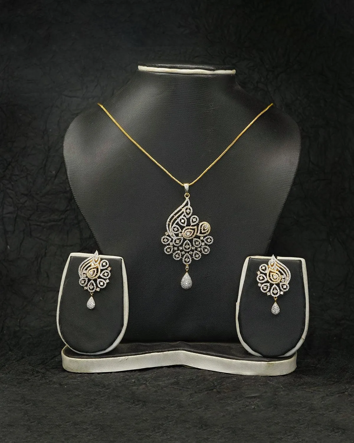 Zevarly Maurina Floral Ad Pendant Set